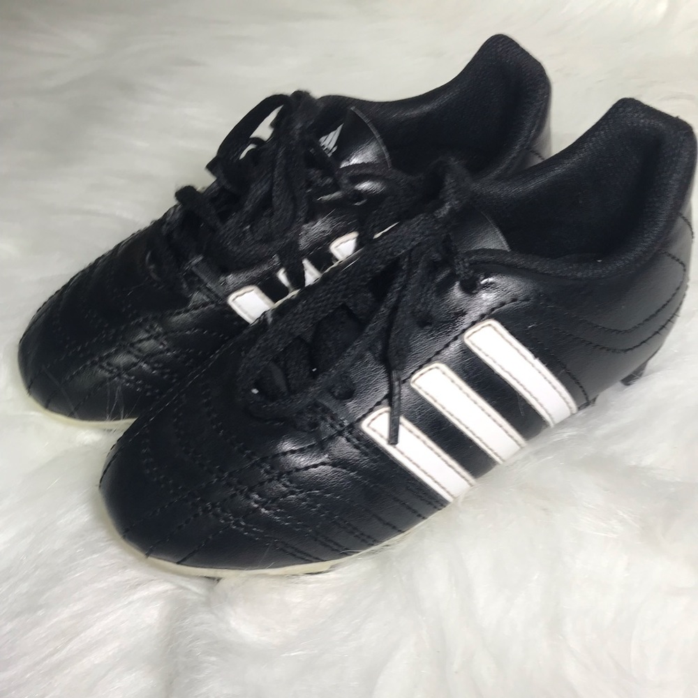 Adidas Girls/Boys/Unisex Soccer Cleats - size 13